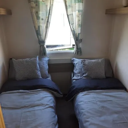 Blue Dolphin Gristhorpe